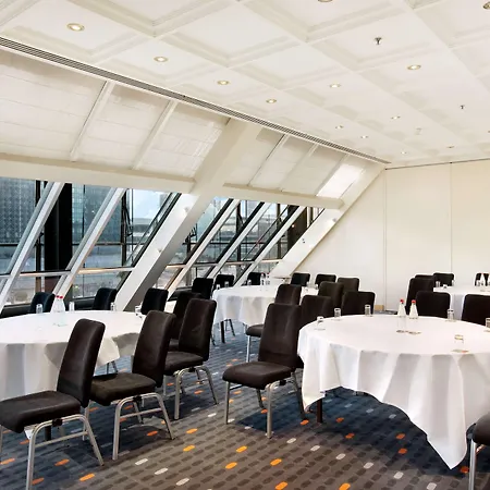 Hotel Hilton Paris La Defense 4*