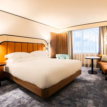 Hilton Paris La Defense 4*