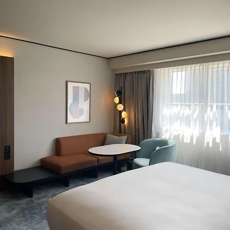 Hilton Paris La Defense מלון 4*