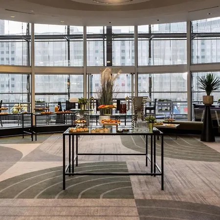 Hotel Hilton Paris La Defense 4*
