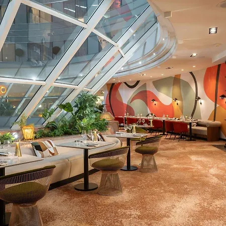 Hilton Paris La Defense 4*