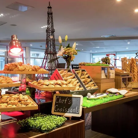 Hilton Paris La Defense 4*