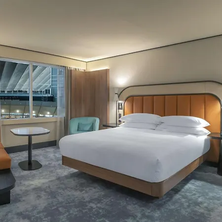 Hotel Hilton Paris La Defense 4*