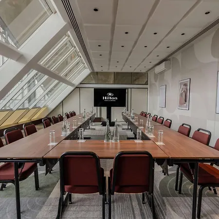 힐튼 파리 라 데팡스 호텔 4*