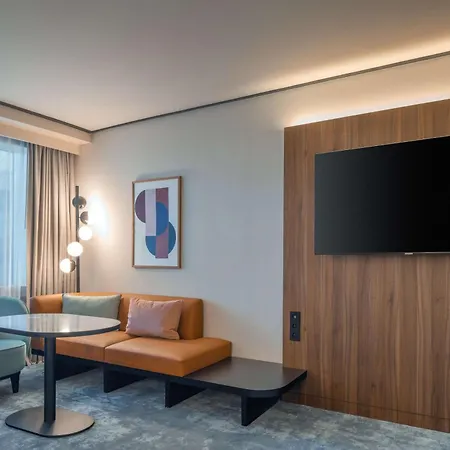 Hotel Hilton Paris La Defense 4*