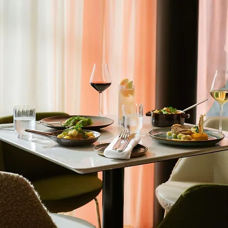 Hilton Paris La Defense 4*