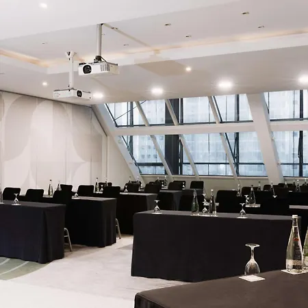 Hilton Paris La Defense 4*