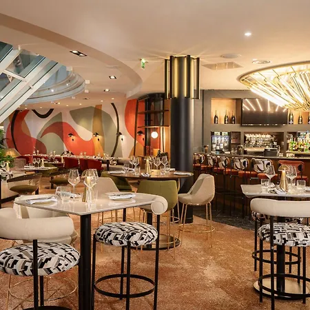 Hilton Paris La Defense מלון פוטו