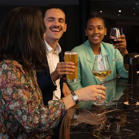 Hilton Paris La Defense מלון פוטו