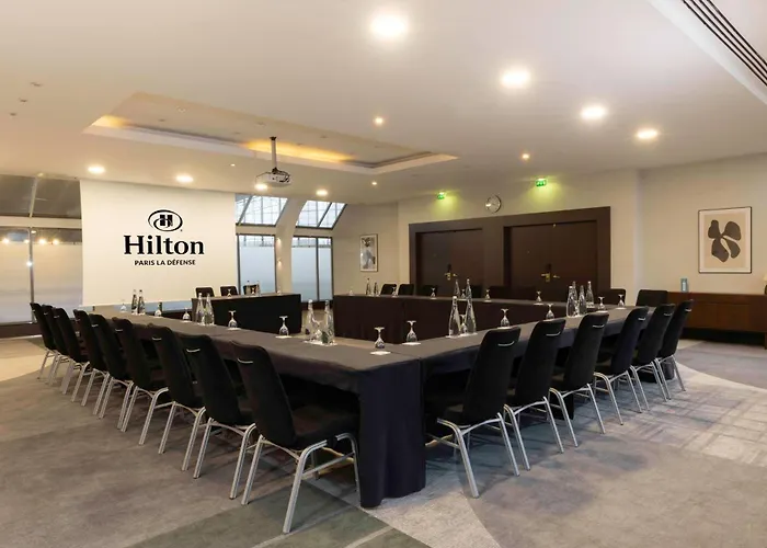 Hilton Paris La Defense 4*